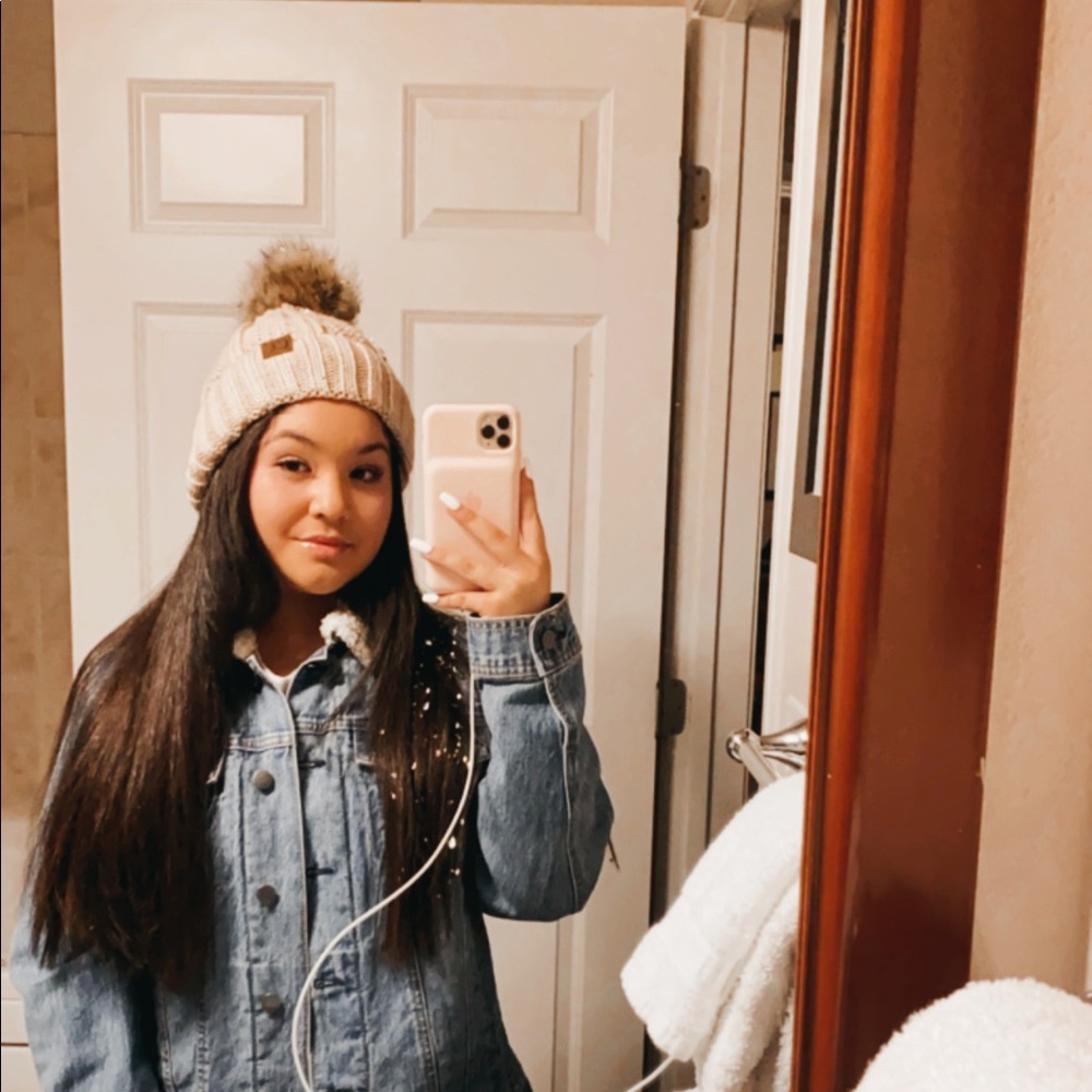 Meet your Posher, Ava